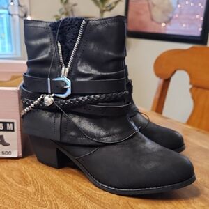 Pop Faithe black ankle Boots 8.5